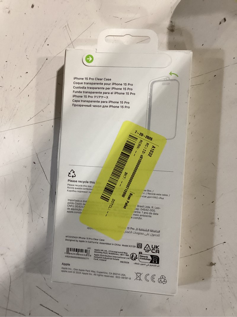 Condition photo showing New/Like New for apple iphone 15 pro clear case with magsafe
