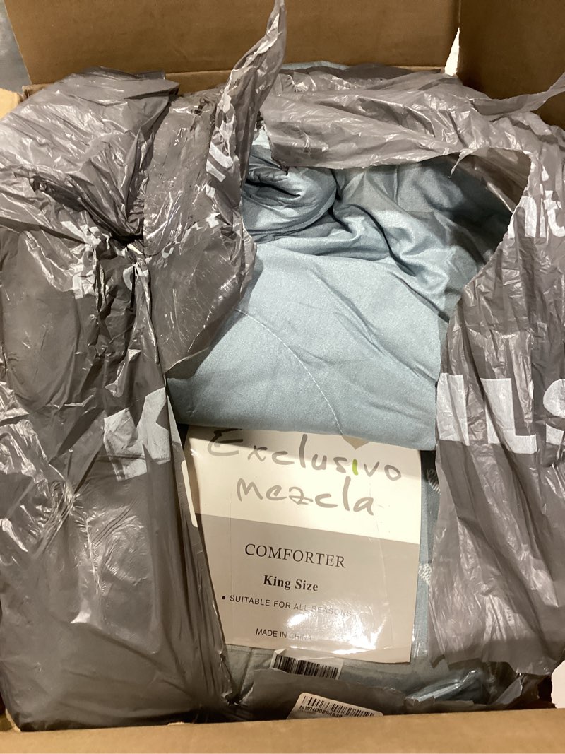 Condition photo showing Good Condition for Exclusivo Mezcla Boho Pom Pom Ball Fringe King Size Comforter Set, 3 Piece Black Lightweight Down Alternative Bedding Comforter Sets for All Seasons Black King (104\"x90\") ITEM IS DIFFERENT COLOR