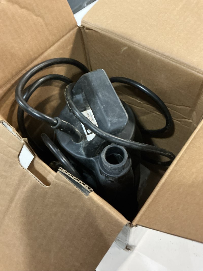 Condition photo showing Good Condition for utilitech 1/6-hp 115-volt 25-gpm thermoplastic submersible utility pump