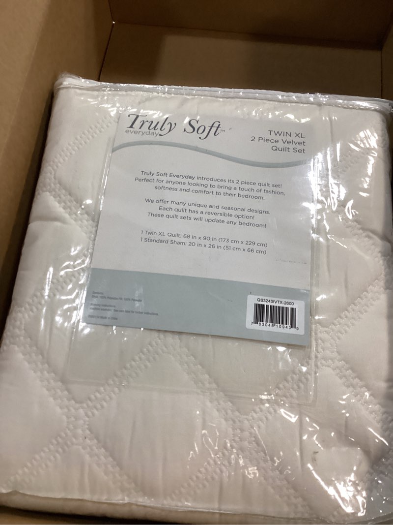 Condition photo showing Good Condition for TRULY SOFT Everyday 3D Puff Quilt Set, Twin XL, Ivory