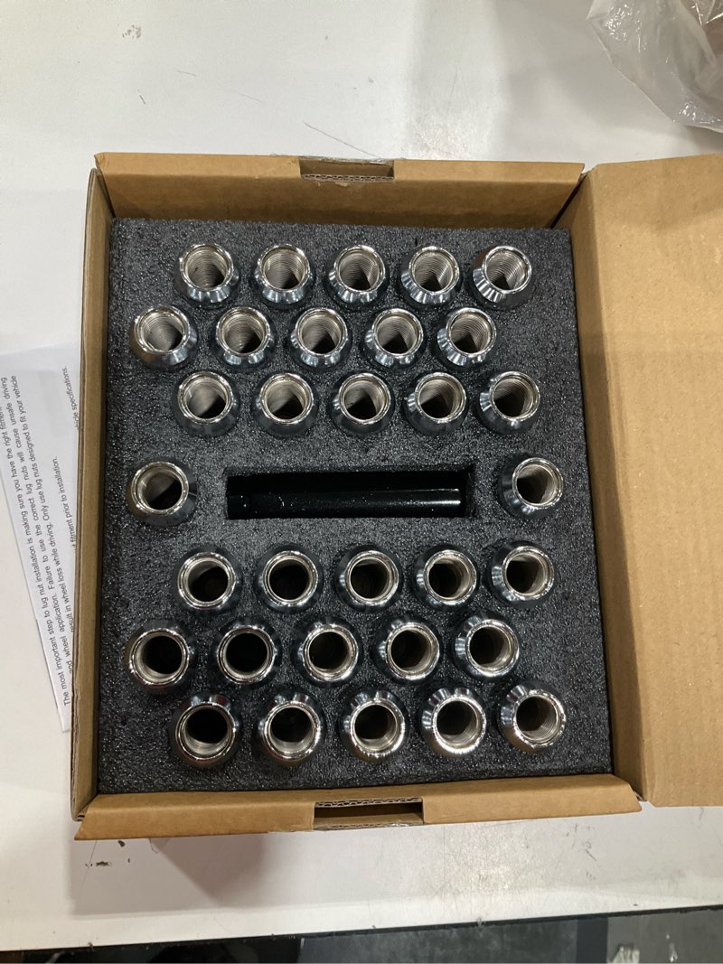Condition photo showing Good Condition for 9/16-18 lug nuts for 1994-2011 dodge ram 2500 3500, 2002-2010 ram 1500, 1988-1998 ford f250 f350, 2004-2009 durango, 32pcs 7 spline wheel lug nuts 9/16x18 chrome with socket key for aftermarket wheels silver