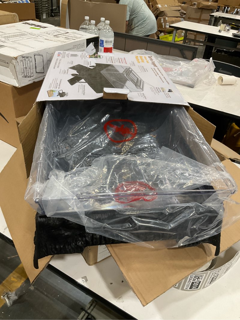 Condition photo showing Good Condition for penn-plax reptology turtle topper – above tank basking platform that safely mounts to standard size tanks including 10g, 20l, 20h, 29g, up to 55 gallons and 13” wide – black color (rep600)