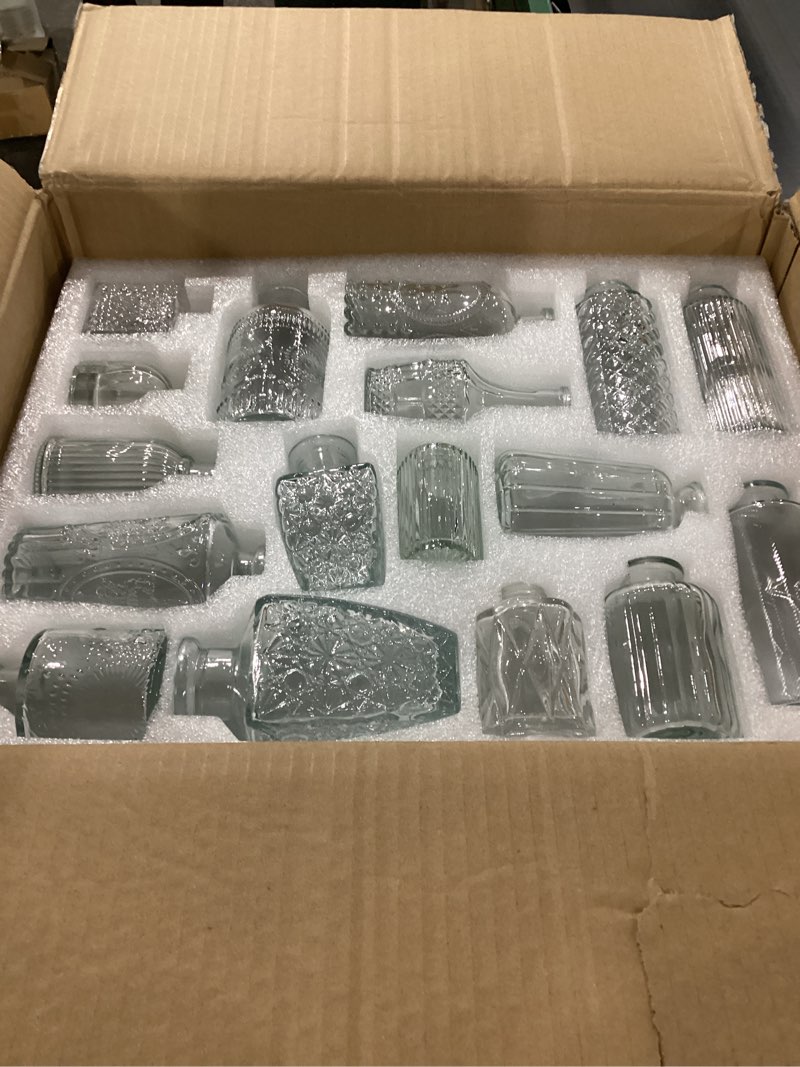 Condition photo showing New/Like New for CEWOR Glass Bud Vases in Bulk, Set of 64 Small Vases for Centerpieces, Flower Vases for Flowers in Bulk for Rustic Wedding Home Table Decorations
