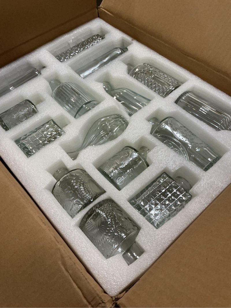 Condition photo showing Good Condition for Glass Bud Vase Set of 32 Pcs, Vintage Clear Small Glass Vases for Flowers, Glass Bud Vases in Bulk, Mini Vase for Centerpieces, Wedding, Home Decor and Events