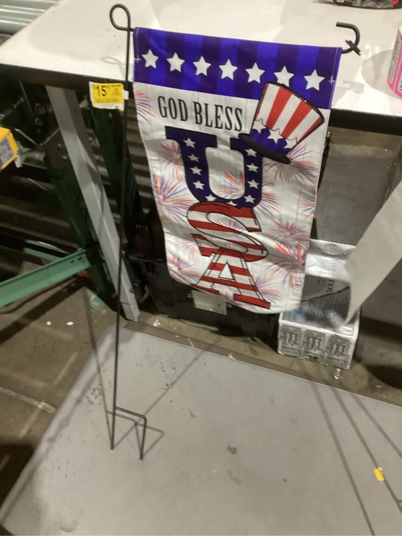 Condition photo showing Good Condition for Style Selections 1-ft W x 2.3-ft H Patriotic Embroidered Banner Kit