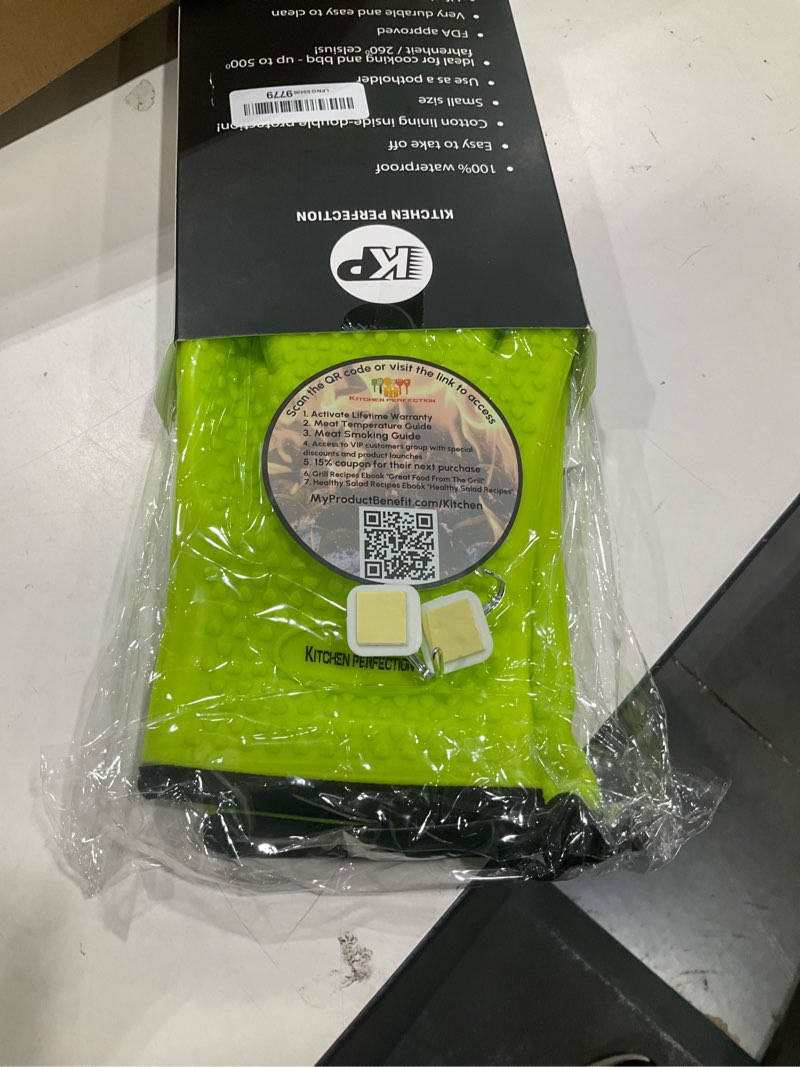 Condition photo showing Good Condition for kitchen perfection s silicone smoker oven gloves -extreme heat resistant bbq gloves -handle hot food right on your grill fryer pit|waterproof oven mitts |superior value set+3 bonuses green small
