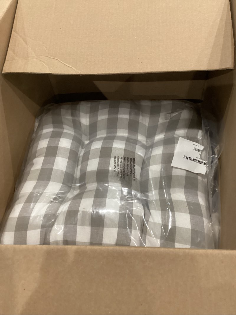 Condition photo showing Good Condition for ACHIM Buffalo Check Tufted Chair Seat Cushions, 2-Pack, Grey - 16" x 15" x 3" - Comfortable Seat Cover Pad with Stain Repellent Fabric & Ties to Indoor & Ourdoor Chair Styles Home Decor