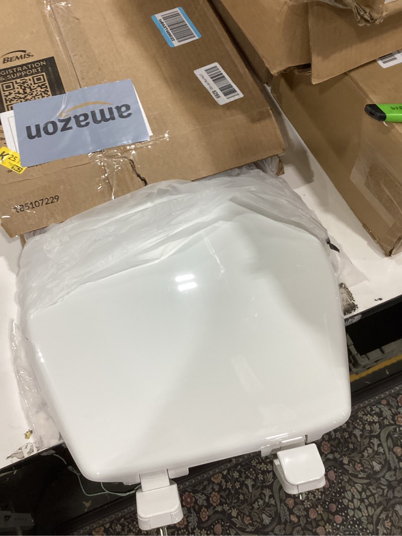 Condition photo showing Good Condition for Mayfair Caswell Modern Slow Close Toilet Seat, Durable Plastic Seat, Made in USA, Round, White Round 1 Seat