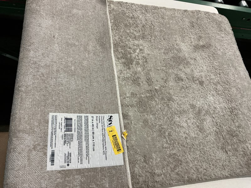 Condition photo showing Good Condition for style selections glacial ice (27in x 45in) loomed polypropylene beige rectangular indoor abstract