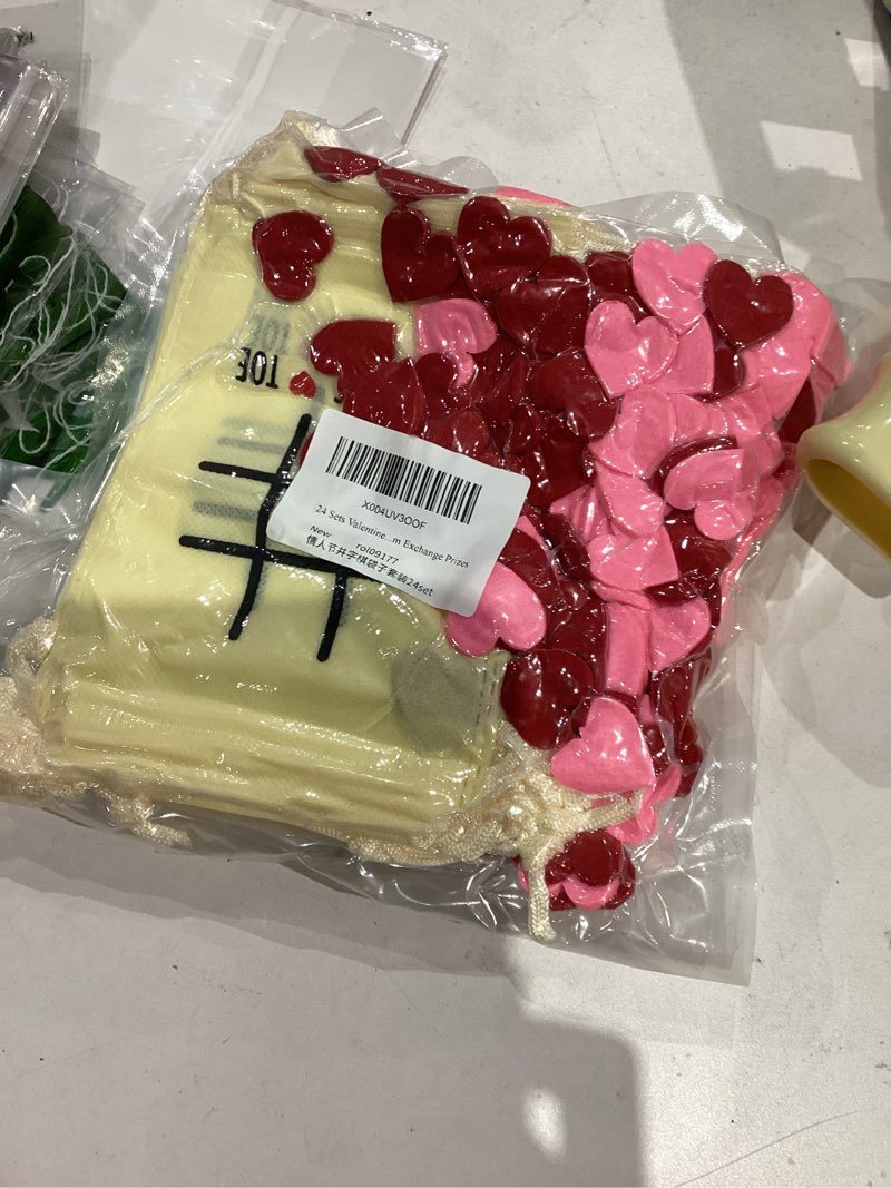Condition photo showing New/Like New for Denylo pro 24 Sets Valentines Day Gifts Tic Tac Toe Bags Felt Heart for Employees Coworkers Friends Valentines Day Party Favors Exchange Prizes Bags 24 Sets