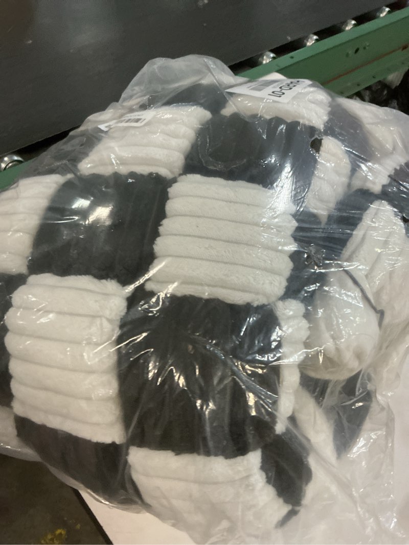 Condition photo showing Good Condition for Couch Cover for Dogs Washable, Sofa Cover Protector, Couch Covers for 3 Cushion Couch Sofa Pet Friendly, Soft, Non Slip (27.6 x 82.7 Inch, Black) 27.6 x 82.7 Inch Black