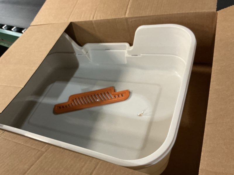 Condition photo showing Good Condition for extea large cat litter box with high sides,cat boxes for indoor cats,cat litter pan for kitty,litter box with low entry,easy to clean,anti-splashing,23.6" x15.7" x6.2" (white) long sided entry-white