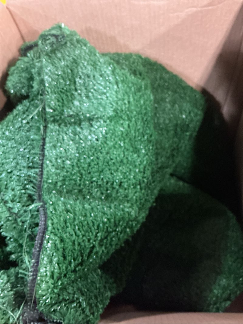 Condition photo showing Good Condition for garland rug artificial grass 6 ft. x 9 ft. large indoor/outdoor area rug green -lush green, durable, and low-maintenance for patios, lawns, and more green 6' x 9' (rectangular)