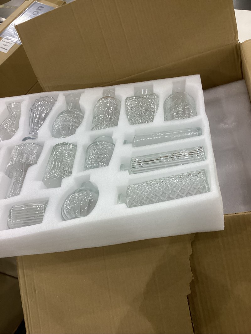 Condition photo showing Good Condition for 32pcs Glass Bud Vase Set, Small Vintage Glass Vase, Mini Vases for Flowers for Wedding, Party, Home or Table Decoration