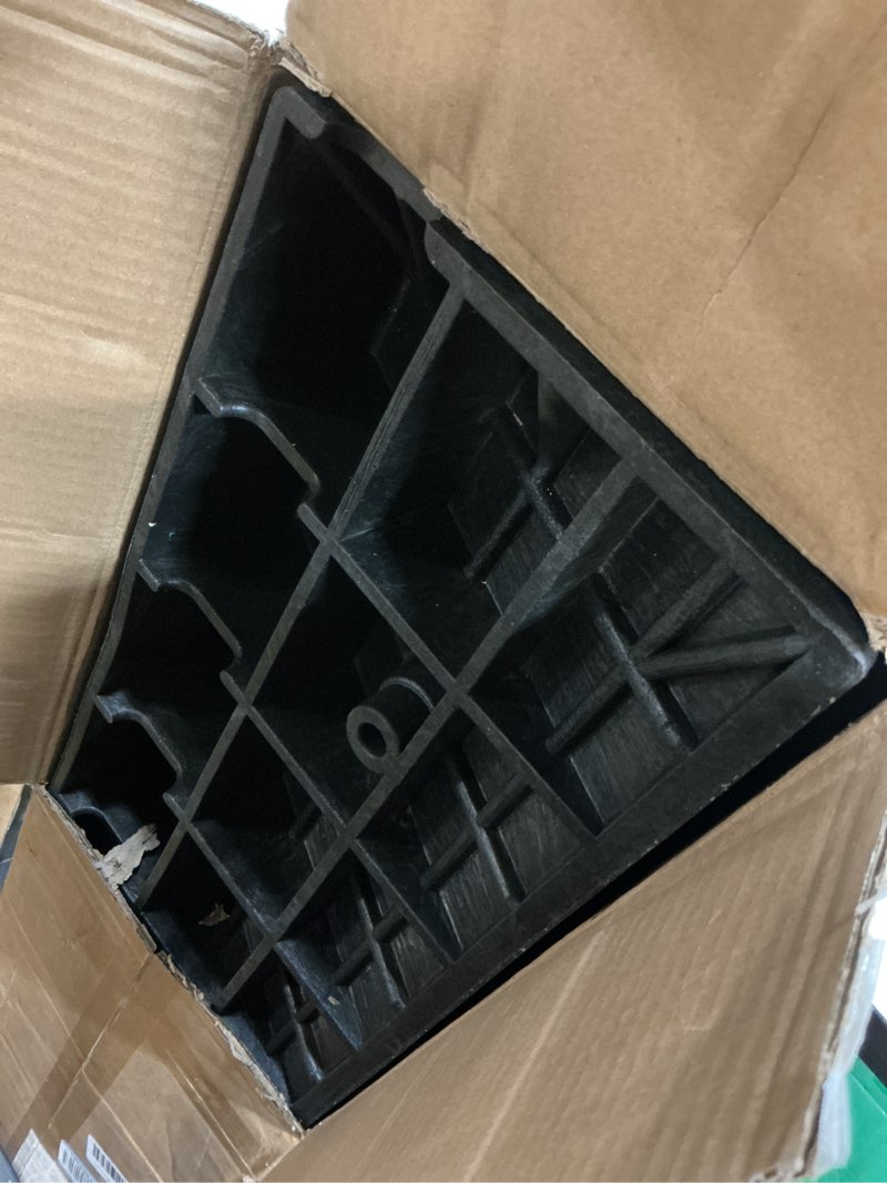 Condition photo showing Good Condition for 2 pcs 3.9" height rubber curb ramp threshold ramps,3.9" h 38.5" l 9.5" w.heavy loading 3 tons(6600 lb) capacity,car slope for driveway dock bike vehicle warehouse motorcycle (3.9" h)