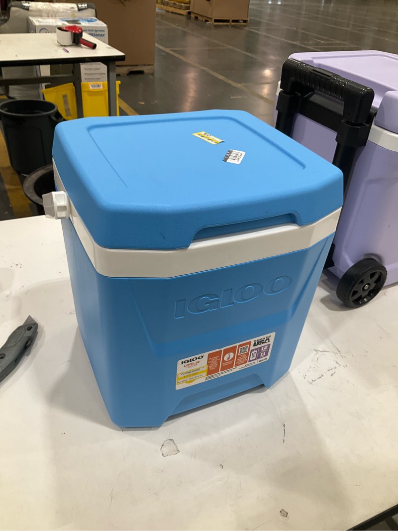 Condition photo showing Good Condition for sun squad 18 cans/12qt hard sided cooler - carolina blue