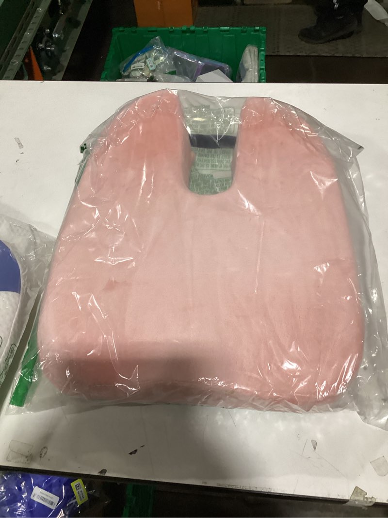 Condition photo showing New/Like New for large memory seat cushion,car seat cushion are used to relieve sciatica, suitable for offices, cars, wheelchairs, multi-purpose (black mesh)