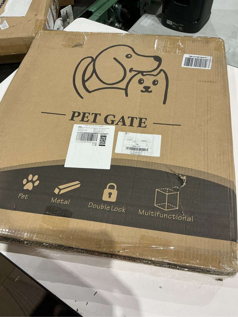 Condition photo showing Good Condition for pet gate 24 inch