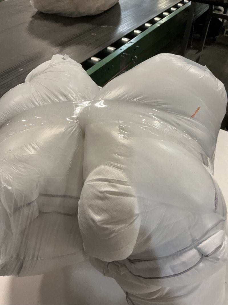 Condition photo showing Good Condition for viewstar Pillows Queen Size Set of 2, Hotel Quality, Down Alternative Gusseted Bed Pillows for Side, Back, or Stomach Sleepers, White Plush White Queen