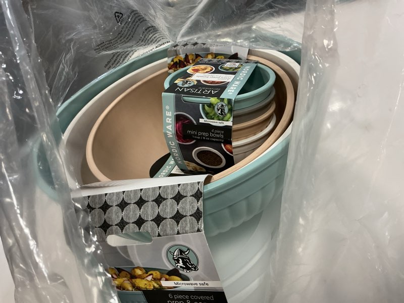 Condition photo showing Good Condition for nordic ware 10 piece microwavable bowl set