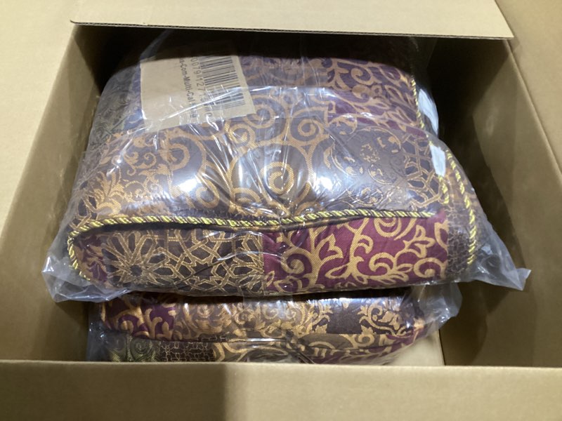 Condition photo showing Good Condition for Chezmoi Collection Amelia 9-Piece Floral Jacquard Patchwork Comforter Set, California King, Multicolor California King Multicolor