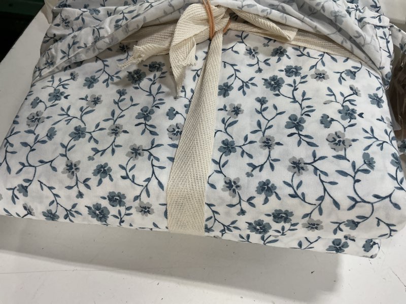 Condition photo showing New/Like New for organic crisp percale fitted sheet set queen