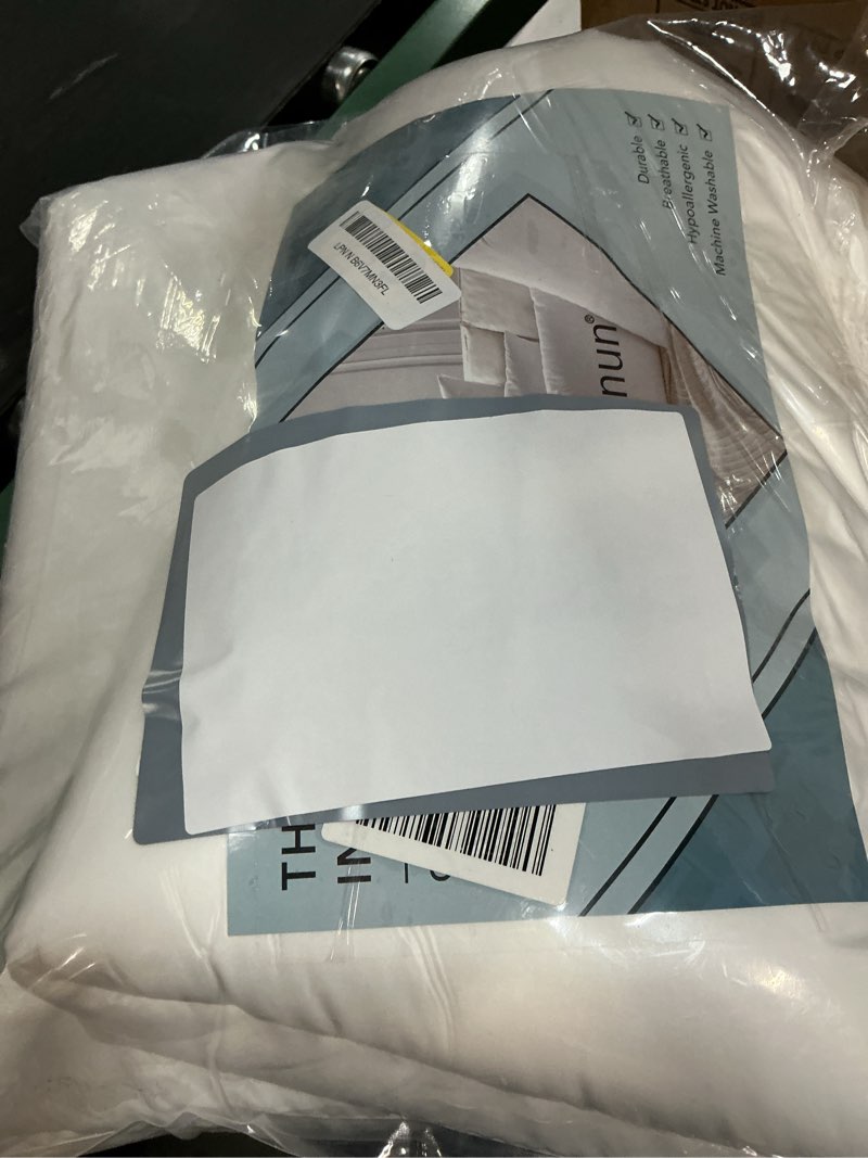 Condition photo showing Good Condition for oubonun 24x24 square pillow inserts (set of 2) - 100% cotton cover - decorative interior sofa pillow pair - white 24x24 inch (pack of 2)