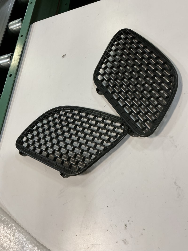 Condition photo showing New/Like New for hood vent center bezel grill scoop fit for 2015-2018 dodge challenger srt hellcat & 2019-2023 r/t scat pack 68184348ad 68184348ag 68184348ah,painted black hood vent replace parts accessories