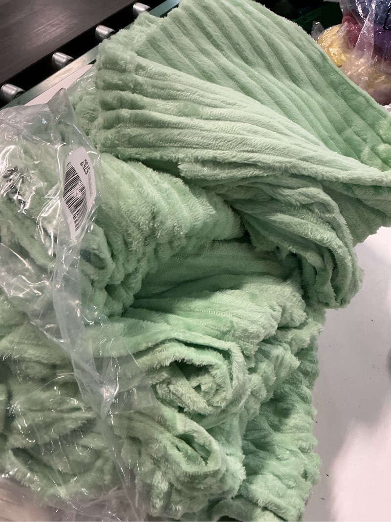 Condition photo showing Good Condition for Buryeah 12 Pcs Flannel Throw Blanket Bulk 50 x 60 in Sleepover Blanket Outdoor Wedding Throw Lightweight, Oeko-tex Standard 100 Certified for Sofa Homeless Gifts (Mint) 12 Mint