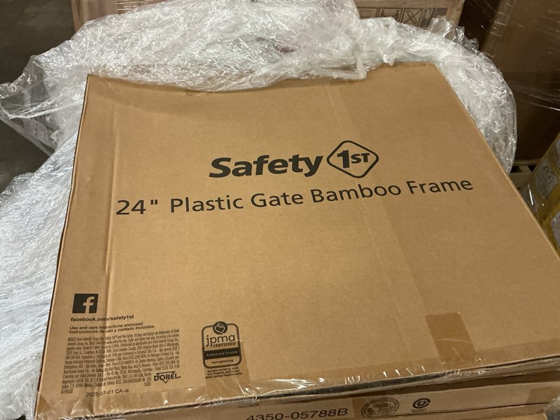 Condition photo showing New/Like New for safety 1st multicolored 24 in. h x 28-42 in. w wood child safety gate