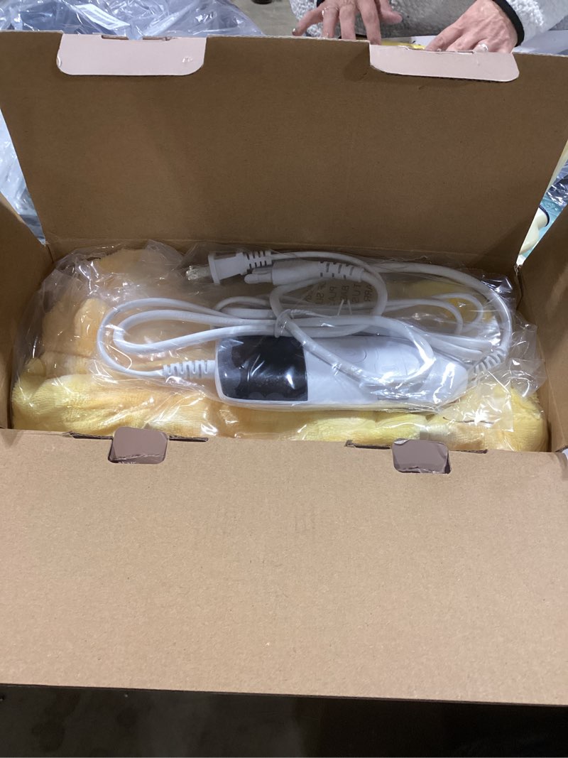 Condition photo showing Good Condition for greenoak Heated Electric Blanket Throw, Faux Fur Sherpa Heating Blanket for Sofa Bed, Warm Winter Gifts for Women/Adults, Heater Lap Blankets 5-Position Timer &10 Heating Levels 50''*60" Golden Gold 50''*60''