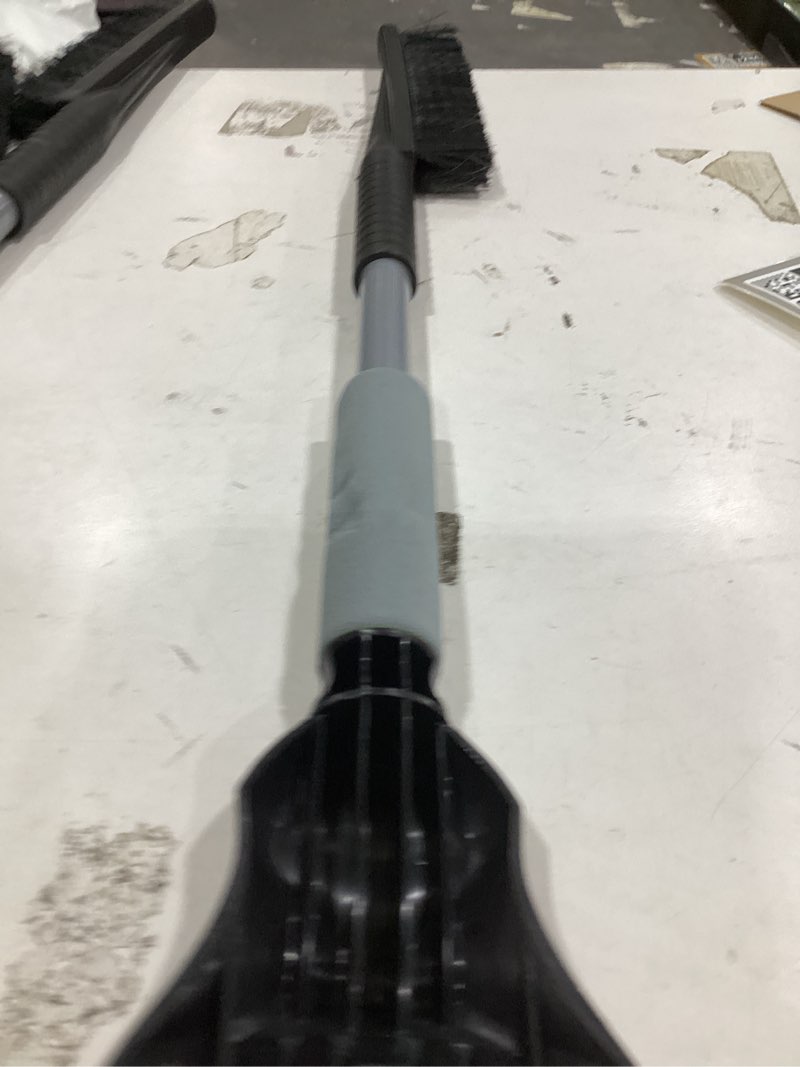 Condition photo showing Good Condition for mallory 532 26 inch snow brush with ice scraper for cars, trucks, suvs, rvs, and more (colors may vary) 532 1-pack
