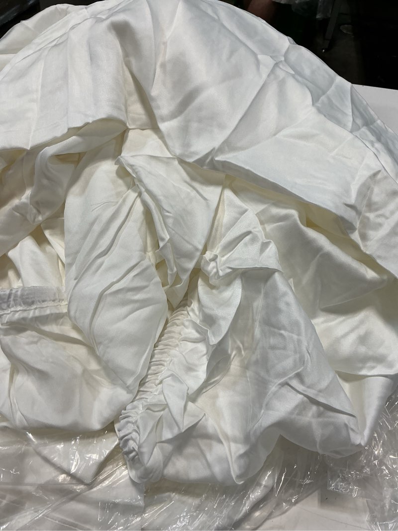Condition photo showing Good Condition for bamboo sheet set, queen, white