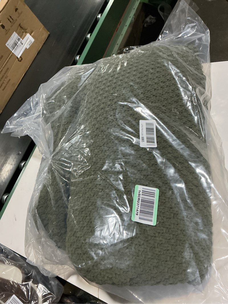 Condition photo showing Good Condition for evergracehome chunky chenille knit throw blanket for couch, soft luxurious oversized king moss stitch blanket for bed, large cozy farmhouse knitted throw for sofa, olive green, 92" x 108" olive green 108" x 92"