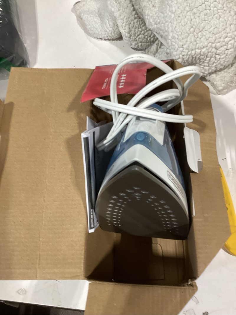 Condition photo showing Good Condition for black+decker easy steam compact iron for clothes, automatic shutoff, nonstick plate, light weight, 1200 watts standard compact iron