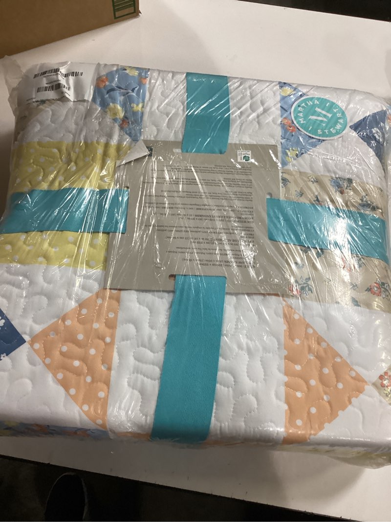 Condition photo showing New/Like New for Martha Stewart Full Queen Size Quilt Bedding Set - 3 Piece, Soft Washed Microfiber, Bedspread, Reversible, All Season, 1 Quilt, 2 Standard Pillow Shams, White & Blue, Kite Ditsy Patchwork Print Queen Kite Ditsy Patchwork