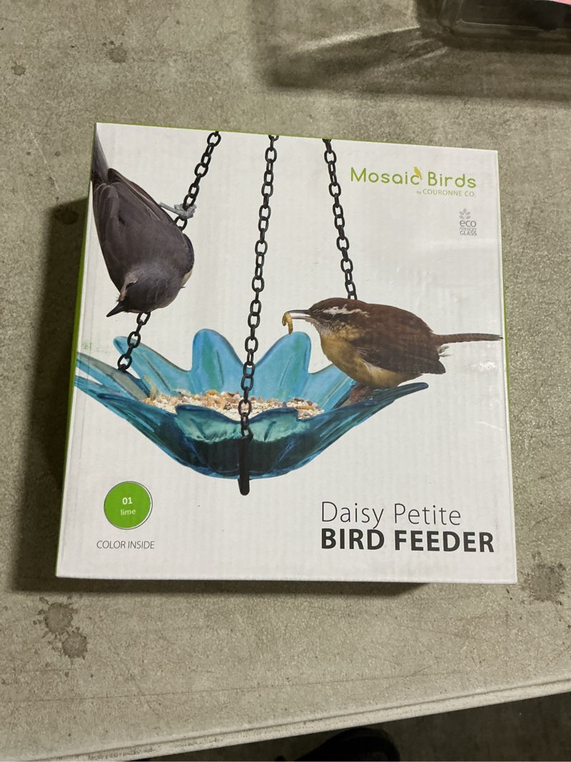 Condition photo showing New/Like New for Mosaic Birds M353-200-00 Daisy Petite Bird Feeder Clear 8\" wide Color may vary