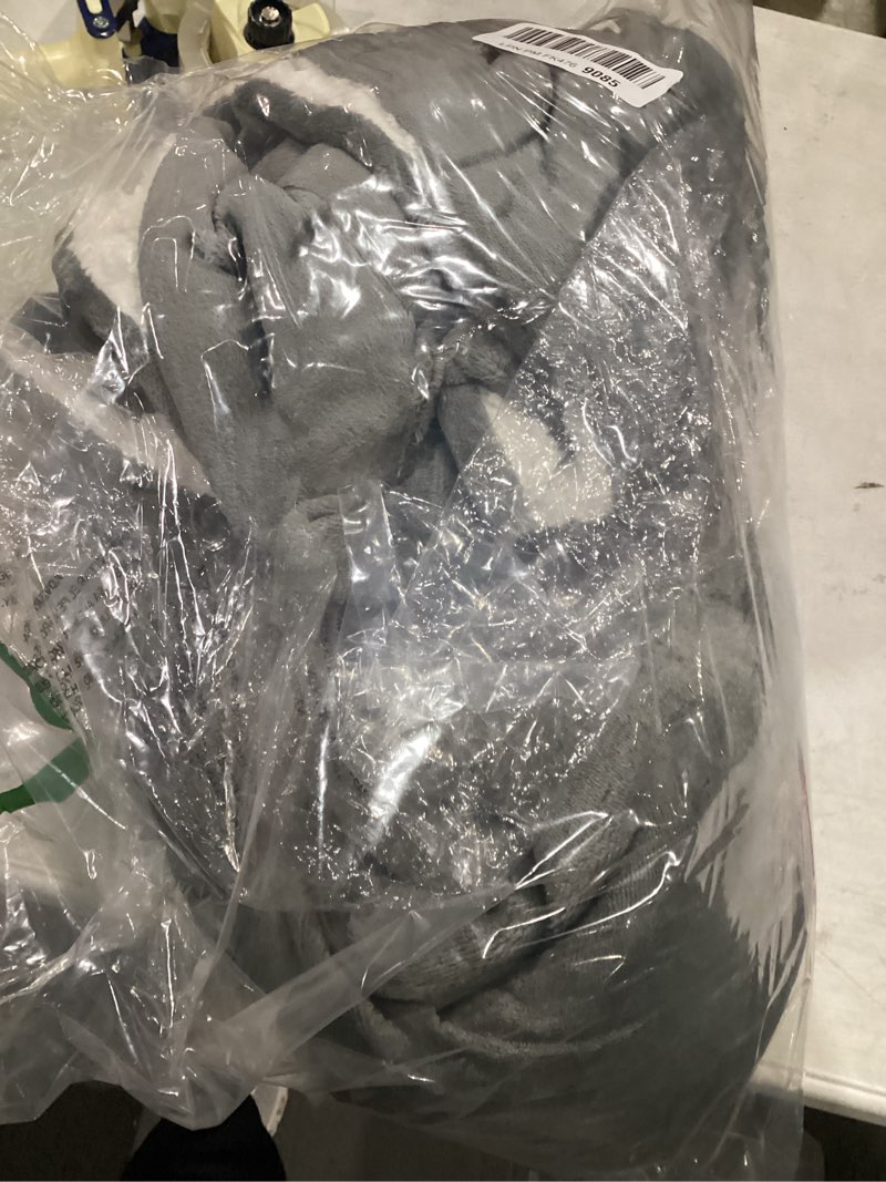 Condition photo showing Good Condition for Bedsure GentleSoft Sherpa Fleece Twin Blanket for Couch, Non-Heated, Thick and Warm Throw for Women and Men, Soft Fuzzy Plush Blanket for Winter, Grey, 60x80 Inches Twin (60" x 80") 01 - Grey