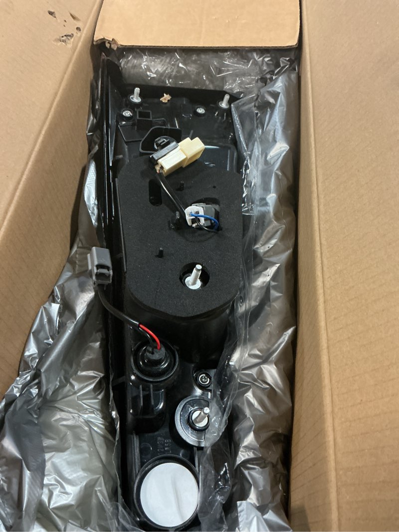 Condition photo showing As Is for Passenger Side Inner Tail Light Assembly Compatible with 2020 2021 2022 Highlander Rear Taillight Tail Lamp 815800E180 TO2803156 (Right)