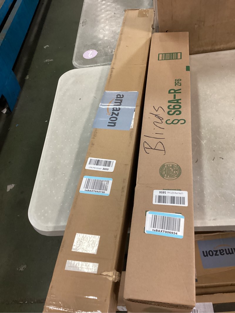Assorted Window blinds