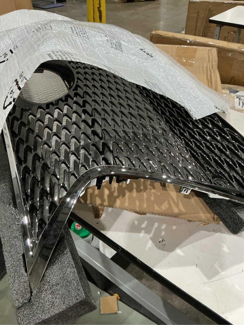 Condition photo showing Good Condition for grille w/black trim compatible with lexus is200t is250 is300 is350 f sport 2014 2015 2016 front grill