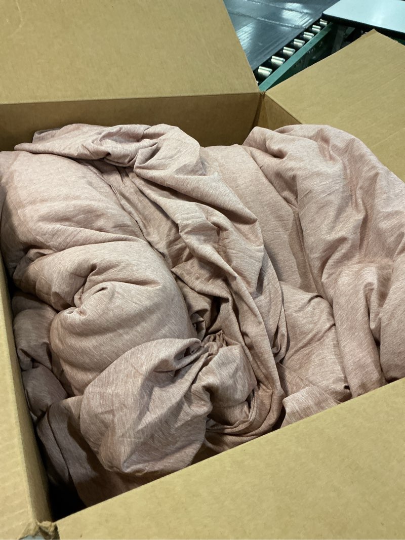 Condition photo showing Good Condition for bedsure king size comforter set - dusty rose king comforter set, soft bedding for all seasons, cationic dyed bedding set, 3 pieces, 1 comforter (104"x90") and 2 pillow shams (20"x36"+2") king 26 - dusty rose