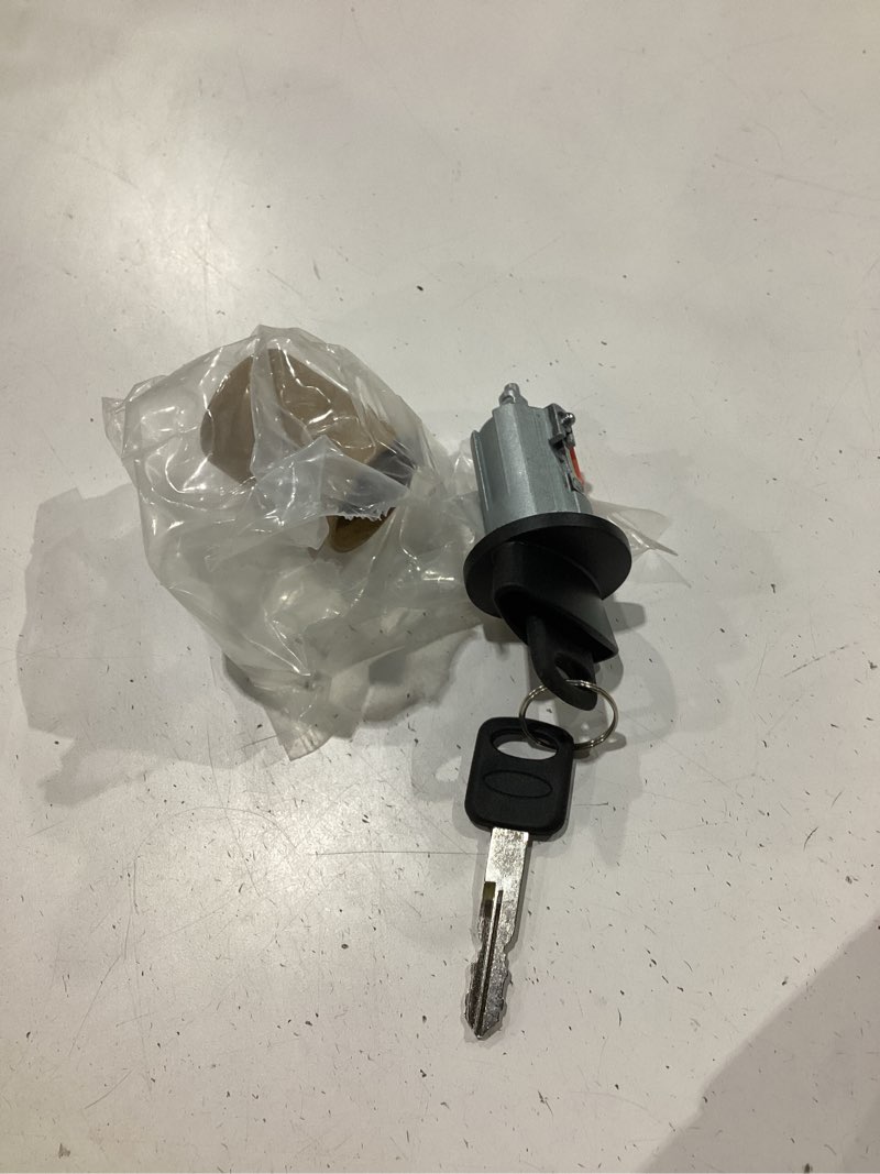 Condition photo showing New/Like New for ignition lock cylinder compatible with ford 1996-2016 lincoln 1996-2007 | mercury 1996-2007 mazda 1998-2009, replace# 924-724