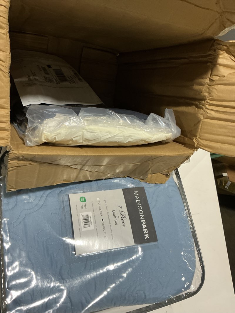 Condition photo showing Good Condition for madison park attingham reversible quilt set - all season breathable coverlet, lightweight cozy bedding layers, matching shams, king/cal king (104"x94"), navy 7 piece navy king/cal king(104 in x 94 in)