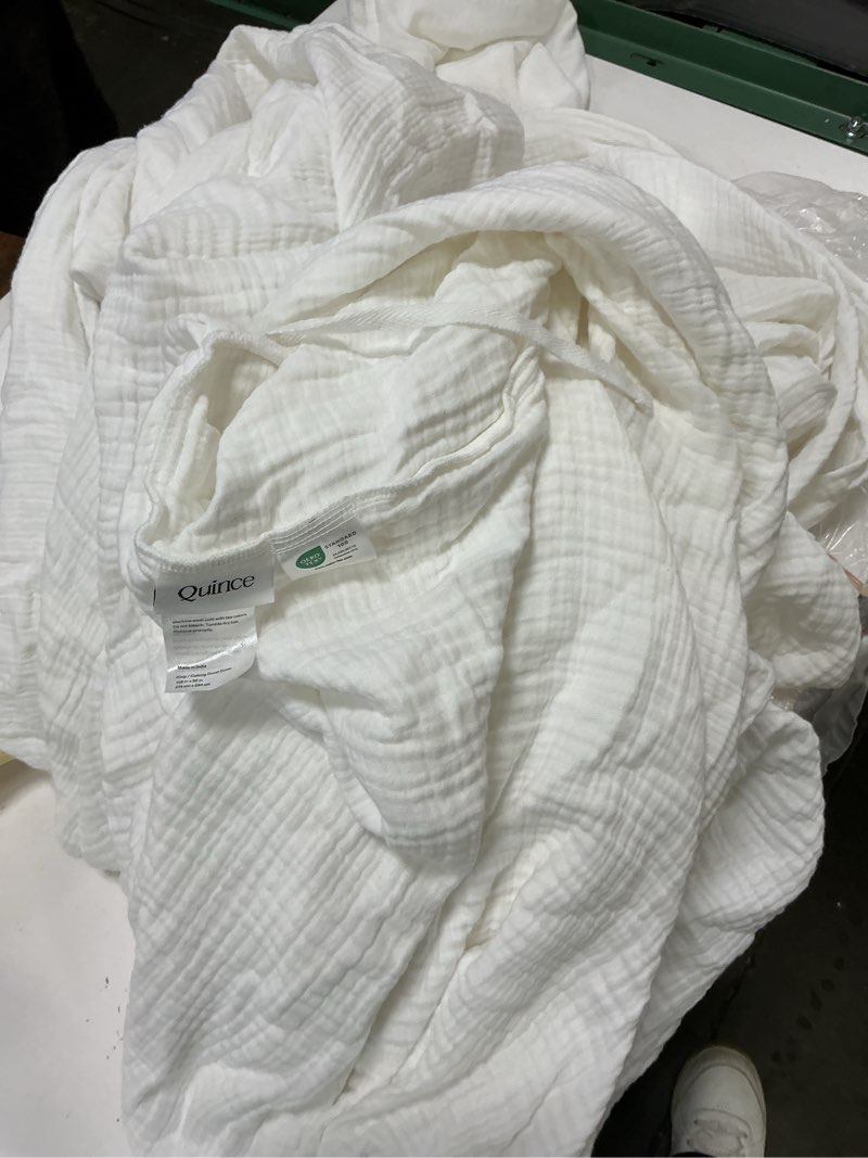 Condition photo showing As Is for cal king duvet cover