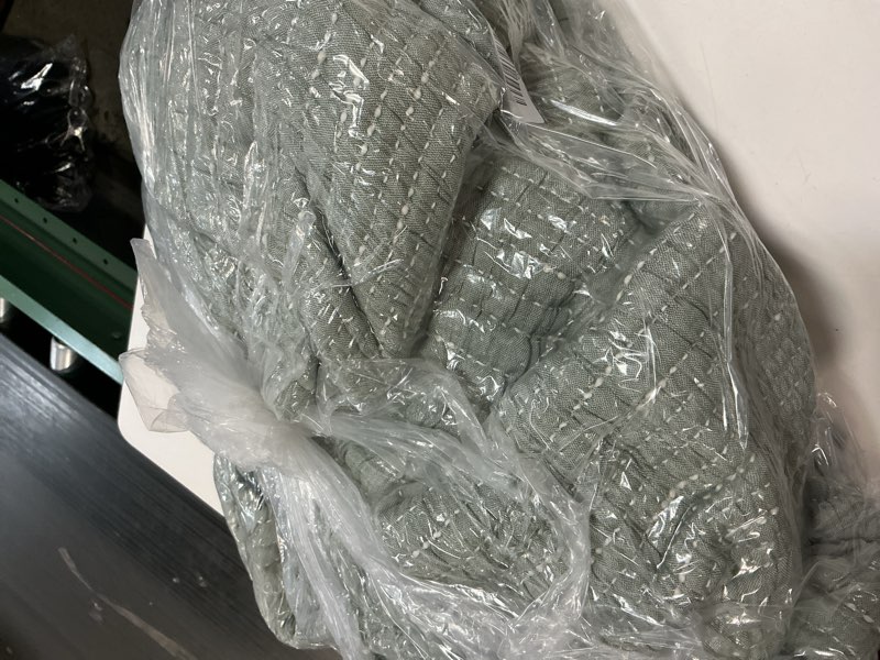 Condition photo showing New/Like New for european linen cotton stitch quilt