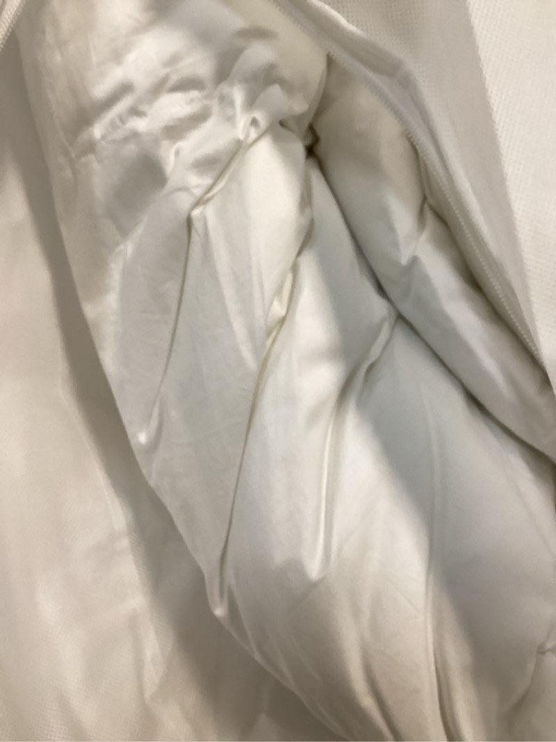 Condition photo showing Good Condition for premium down alternative comforter, king/cal king, white