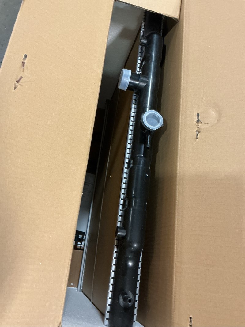 Condition photo showing Good Condition for ( similar ) radiator tecssx-0173 aluminum core, plastic tank