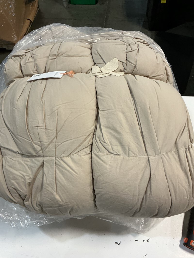 Condition photo showing Good Condition for quince cotton pintuck comforter, full/queen, toffee