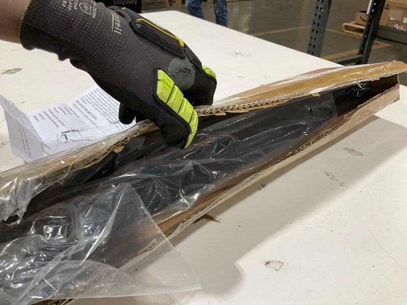 Condition photo showing Good Condition for ceiling mounted pull up bar